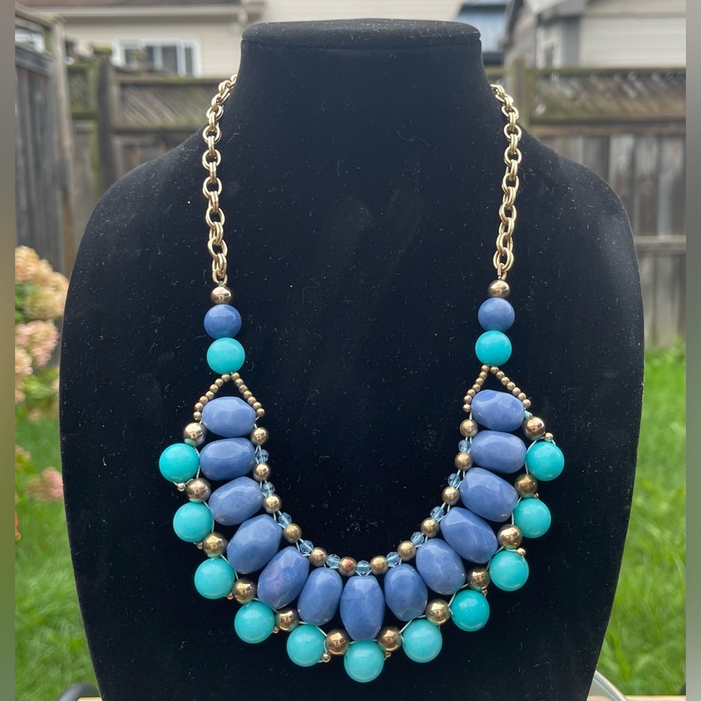 Vintage Talbots turquoise and cauliflower blue necklace with gold tone chain